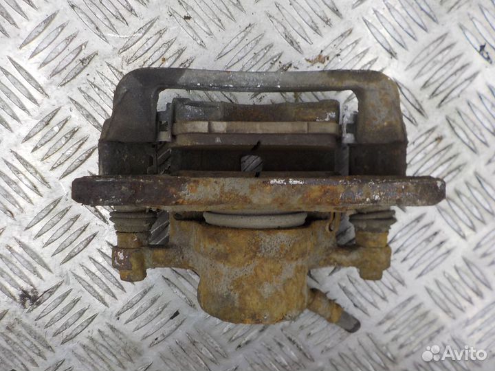 Суппорт тормозной задний левый Hyundai Genesis 200