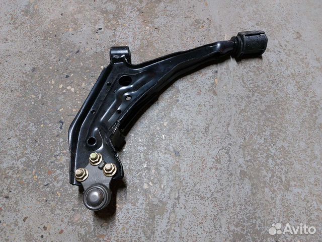 Новый передний правый рычаг Nissan Maxima J30