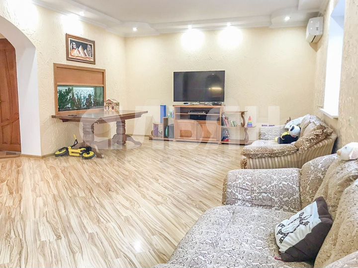 Дом 231,7 м² на участке 6,7 сот.