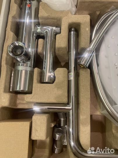 Душевая стойка Jacob Delafon Atom