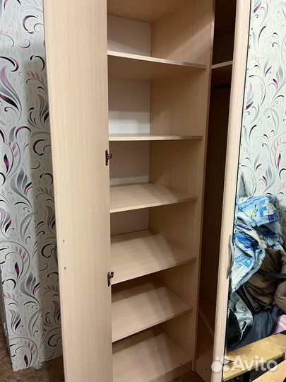 Угловой шкаф с зеркалом