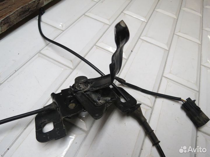Трос открывания капота Opel Astra J опель