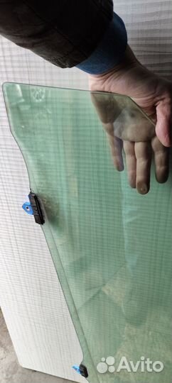 Боковое стекло левое Toyota Land Cruiser Prado