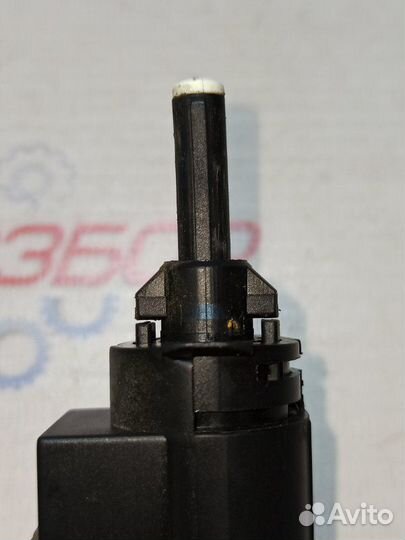 Датчик педали тормоза Renault Duster 1.6 K4M 2013