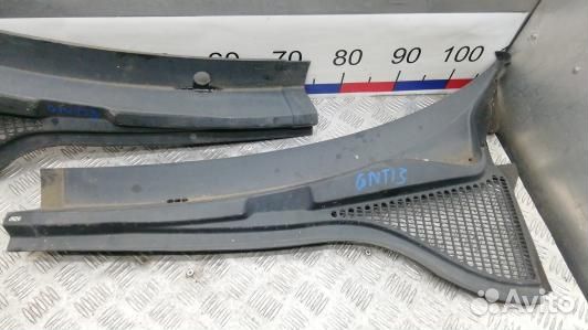 Накладка декоративная (жабо, дождевик) skoda yeti