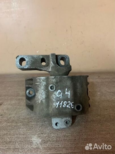 Опора двигателя правая Golf IV