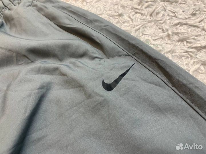 Широкие штаны Nike