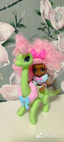 Cave Club,малышка Дива с динозавром