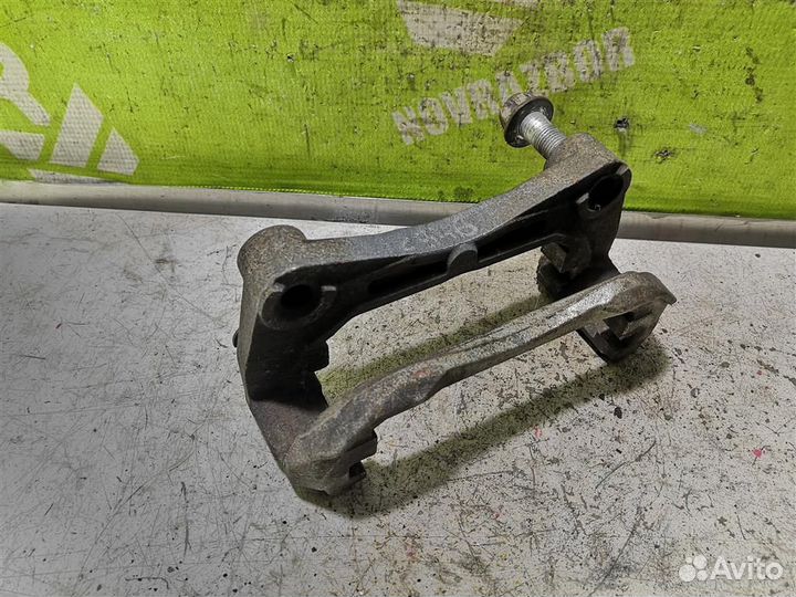 Скоба суппорта переднего Ниссан Теана