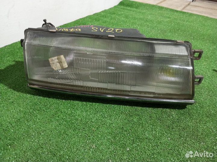 Фара галогеновая правая Toyota Vista SV20