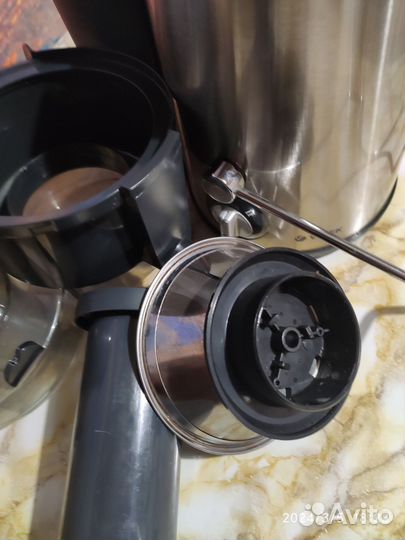 Соковыжималка Vitek VT-1609, сломана муфта