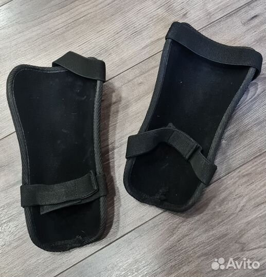 Щитки футбольные