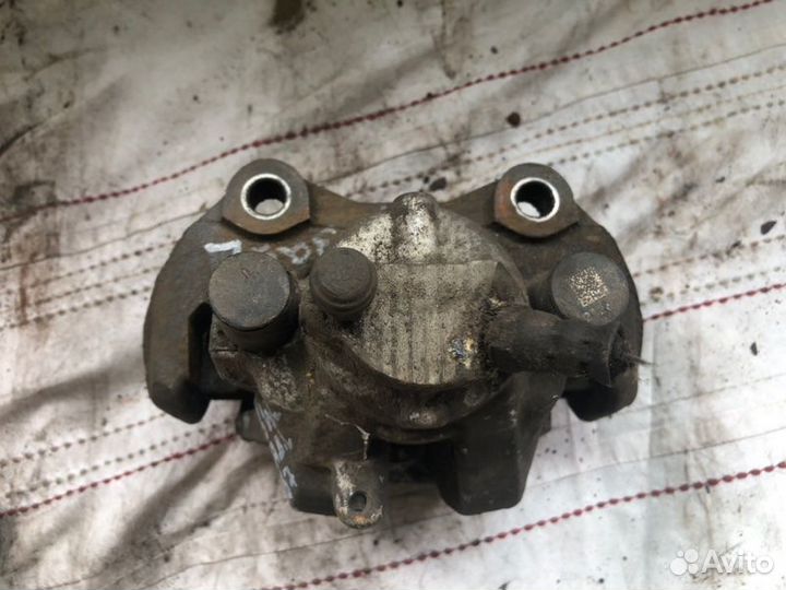 Суппорт тормозной задний левый Mercedes-Benz