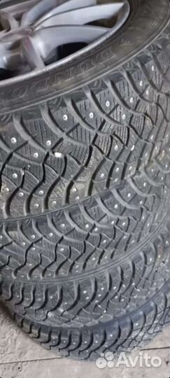 Dunlop SP Winter Ice 03 215/65 R16