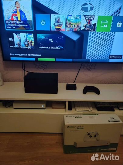 Xbox one S 1000 Гб
