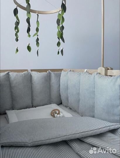 Комплект бортиков в детскую кроватку с одеялом