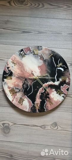 Часы настенные из эпоксидной смолы 40 см