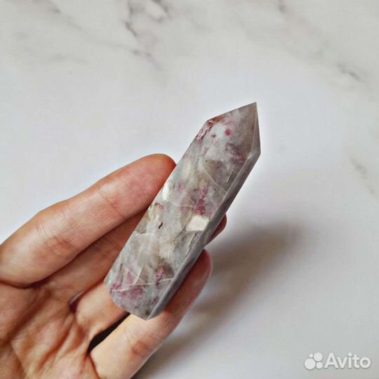 Розовый турмалин (рубеллит) в породе, кристалл