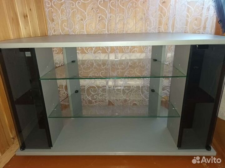 Стеклянная тумба под тв