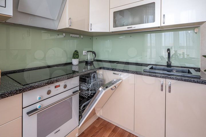 2-к. квартира, 72 м², 17/25 эт.