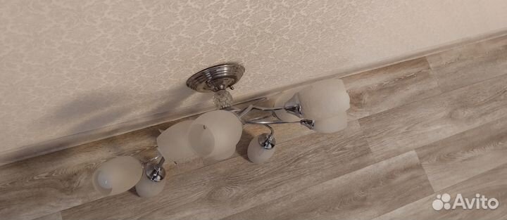 Продаётся люстра