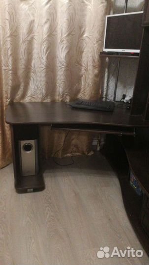 Компьютерный стол, стенка