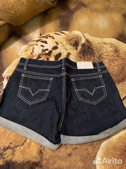 Шорты женские Versace