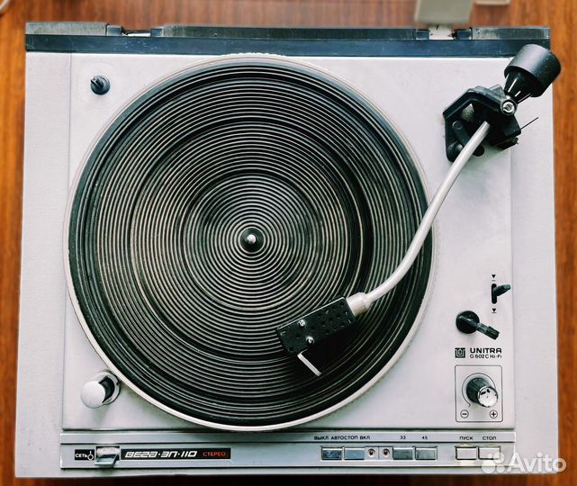 Виниловый проигрыватель