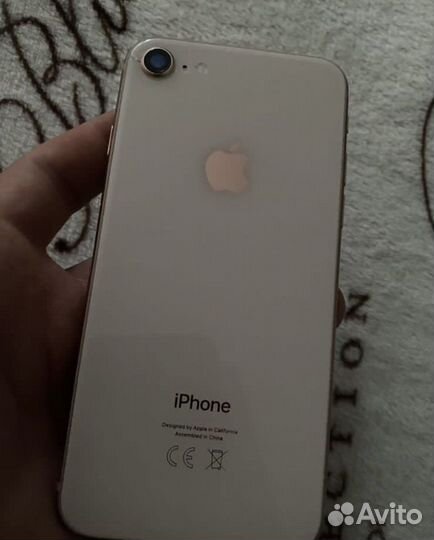 Телефон iPhone 8
