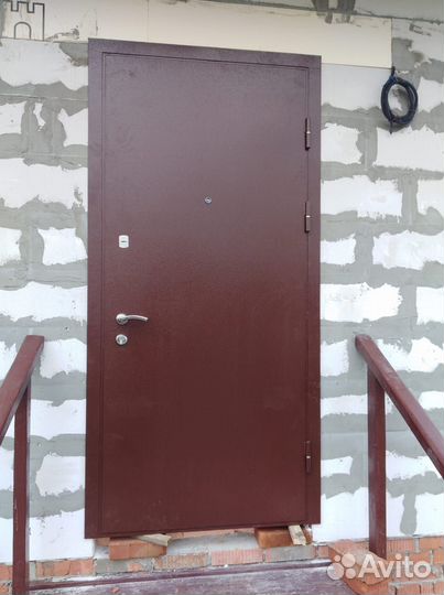 Входная дверь железная