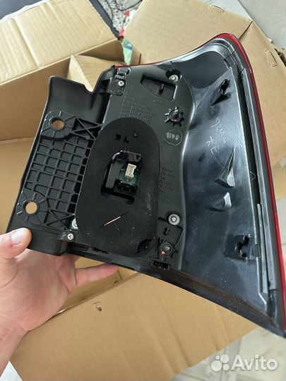 Фонарь задний левый toyota 200 81561-60750