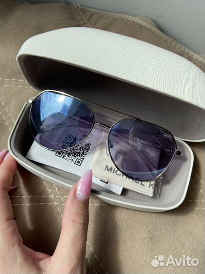 Солнцезащитные очки Michael Kors