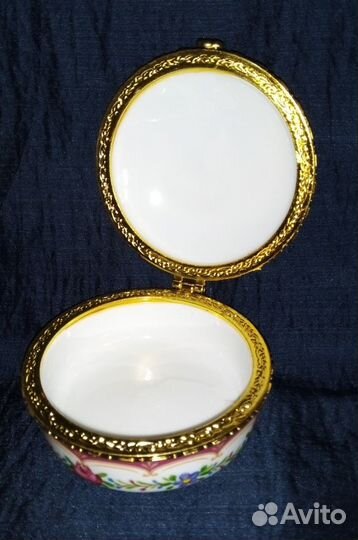 Шкатулка фарфоровая