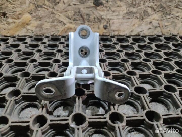 Петля двери передняя левая Genesis G70 седан G4KL