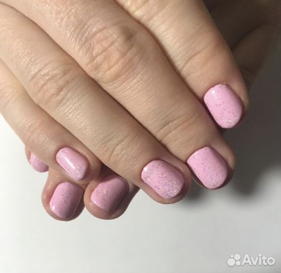 Модель на маникюр