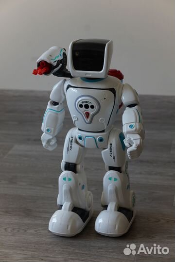 Робот на пульте управления детский
