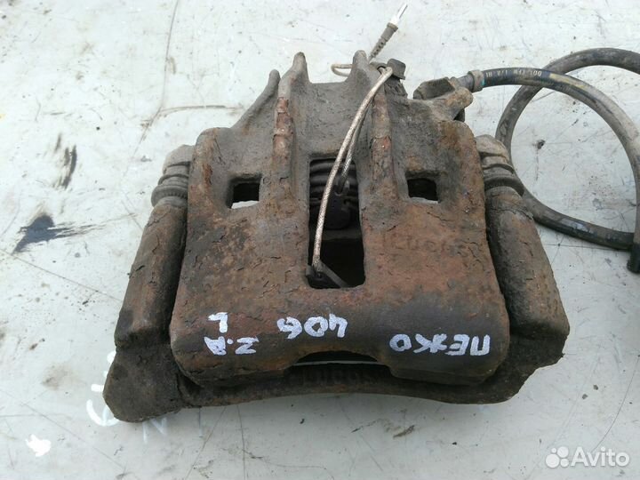 Суппорт передний правый Пежо 406