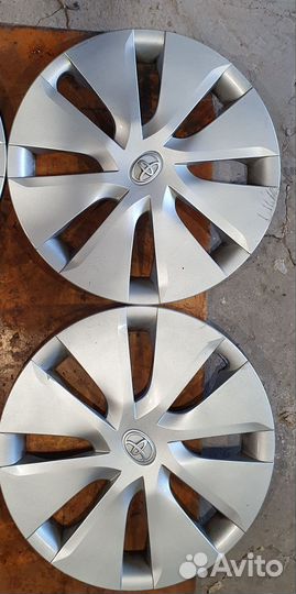 Оригинальные колпаки на колеса r 15 Toyota