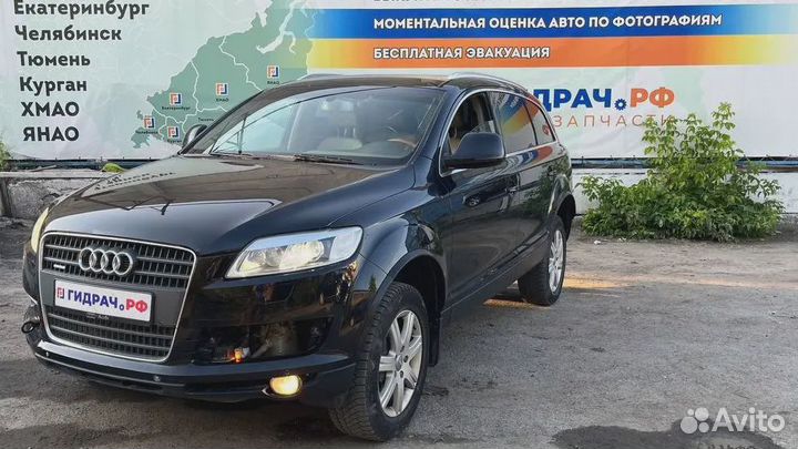 Обшивка багажника на заднюю панель Audi Q7 (4L) 4L