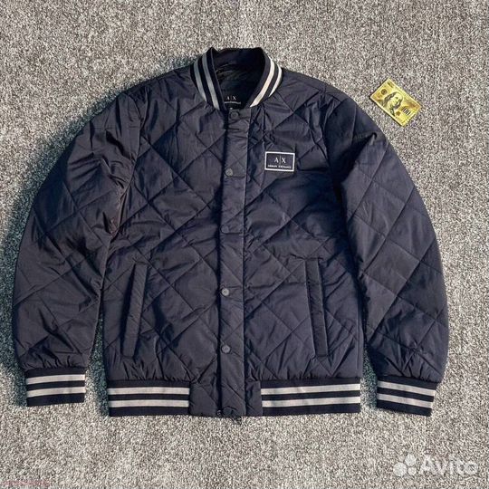 Бомбер от Armani Exchange: ваш новый фаворит