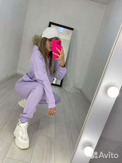 Спортивные костюмы легкие и утепленные