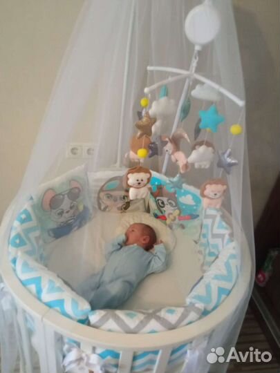 Детская кроватка с маятником круглая и овальная