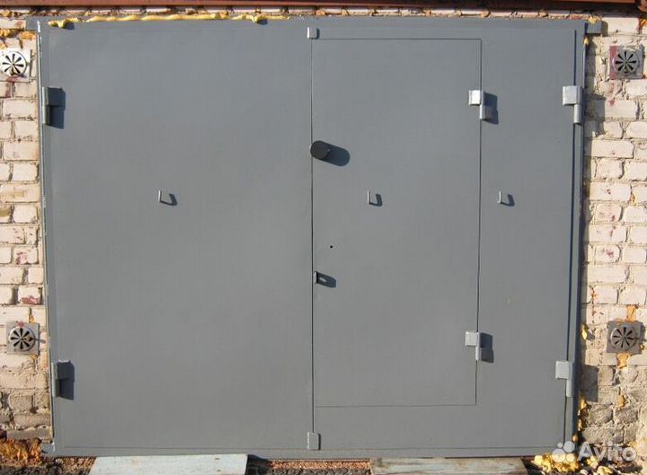 Ворота гаражные металлические распашные