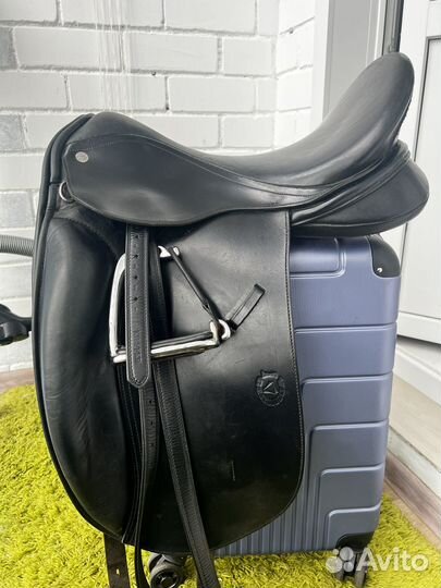 Выездковое седло