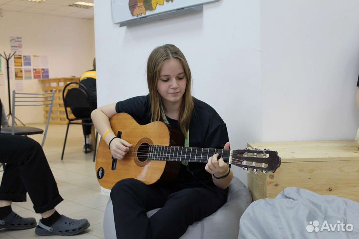 Учу петь и играть на гитаре