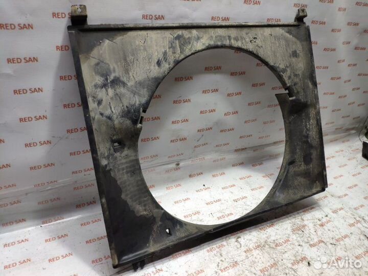 Диффузор радиатора Mitsubishi Pajero Sport K94W