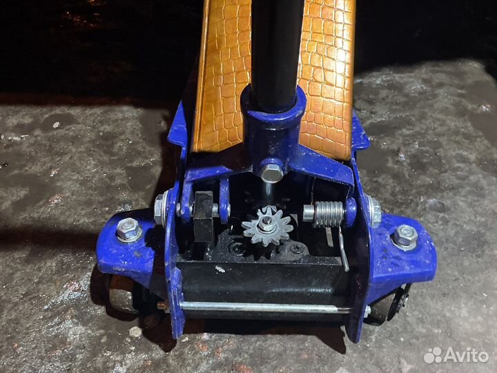 Домкрат гидравлический подкатной