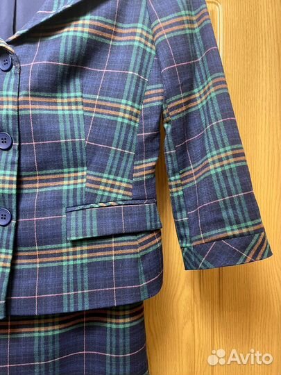 Женский костюм с юбкой