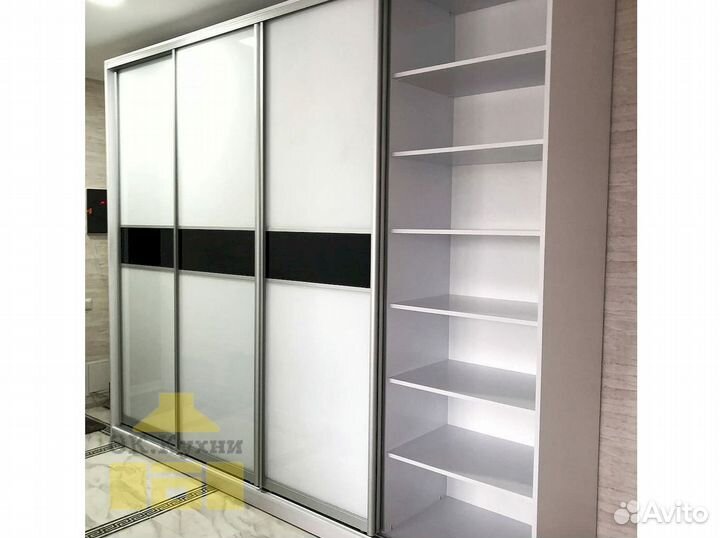 Шкаф двухстворчатый