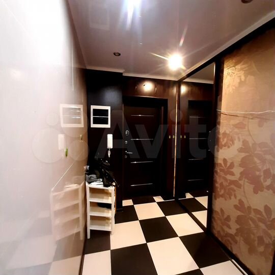 3-к. квартира, 87 м², 4/10 эт.